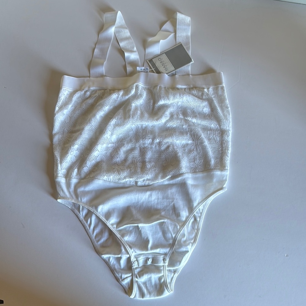 Hanro bodysuit with a snap closure